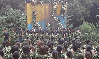 �¾��𱬾W����18����