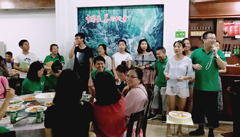 �������ۣ�����΢Ц�����˹�ͬ�c����